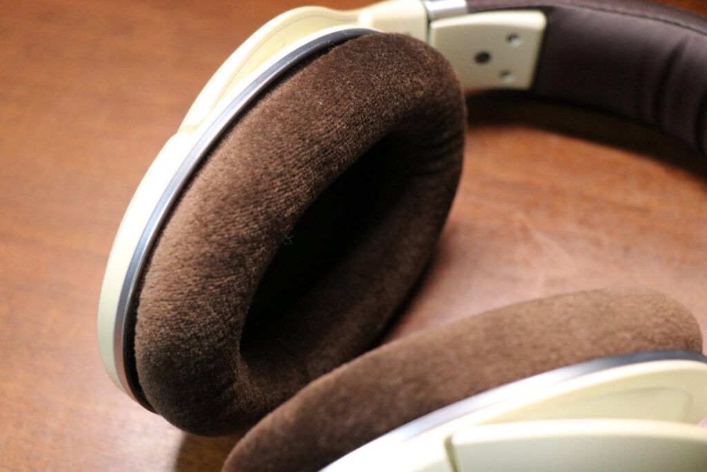 HD599 のベロア素材のイヤーパッド