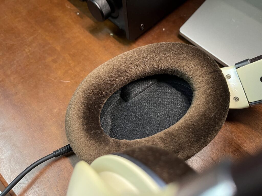 HD599 のイヤーパッドの内側